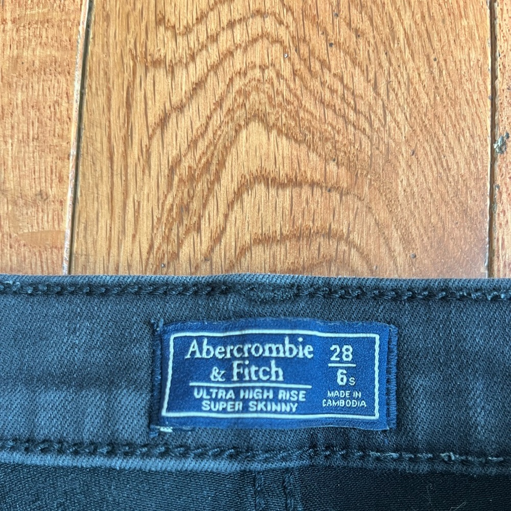 Abercrombie & Fitch Ultra High Rise Super Skinny Distressed Black Jeans - Picture 4 of 5